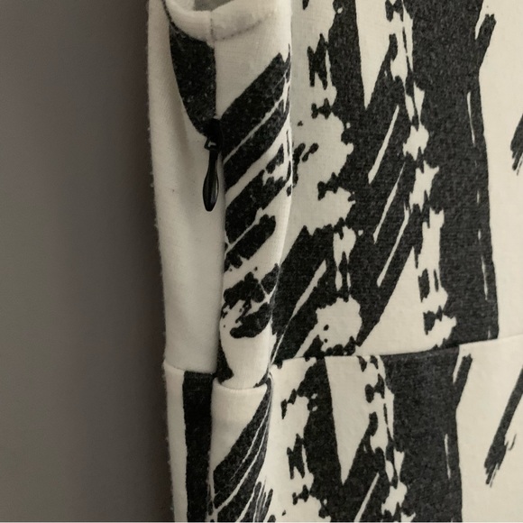 B. Smart Size 8 Black and White Patterned Dress - Picture 6 of 10